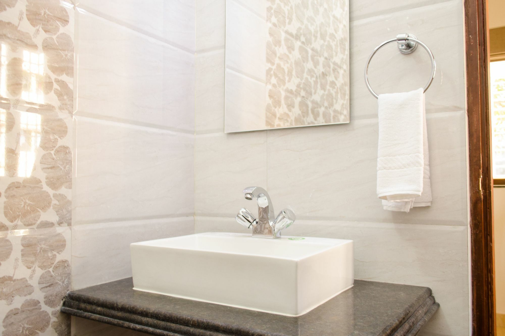 Hotel Oyo 7187 Earth Aromaa Kalkuta Zewnętrze zdjęcie